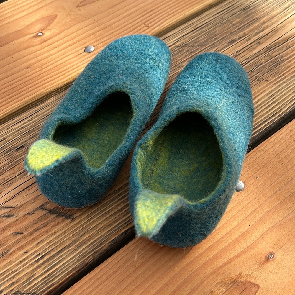Wool and leather slippers, size 42 handmade in Nepal